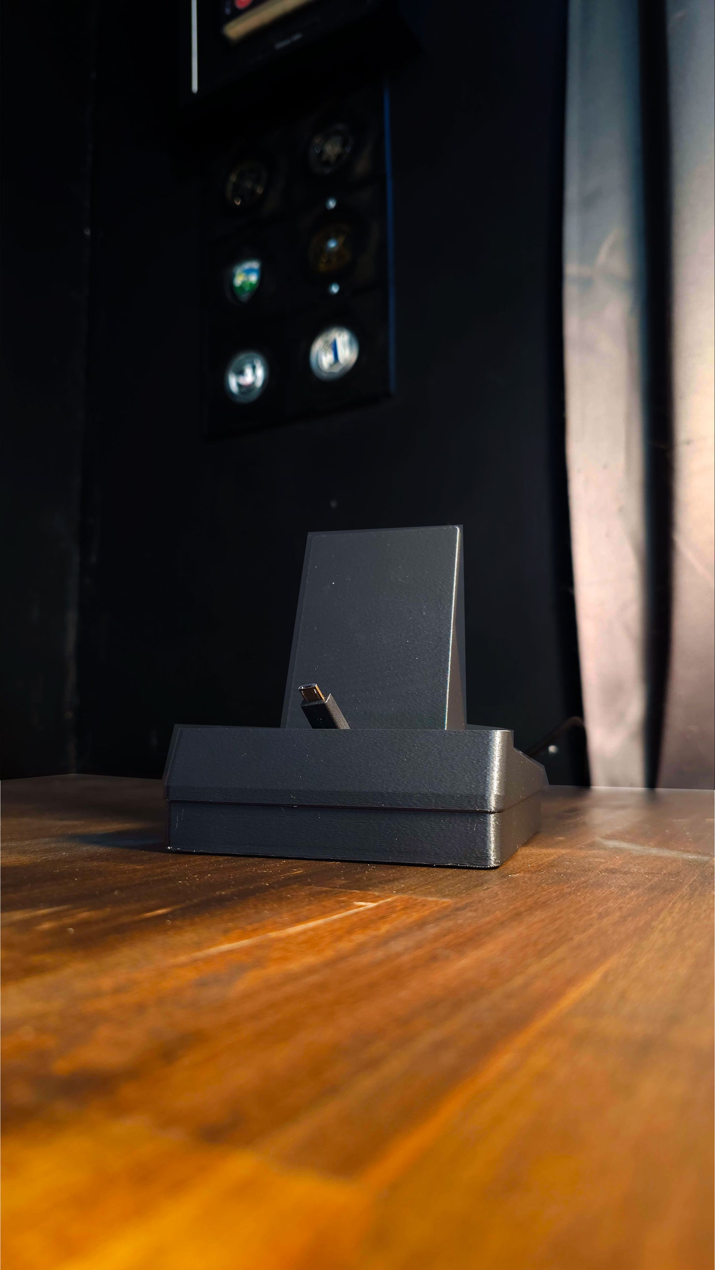 Forgevia Slate Dock | Charging Phone Dock
