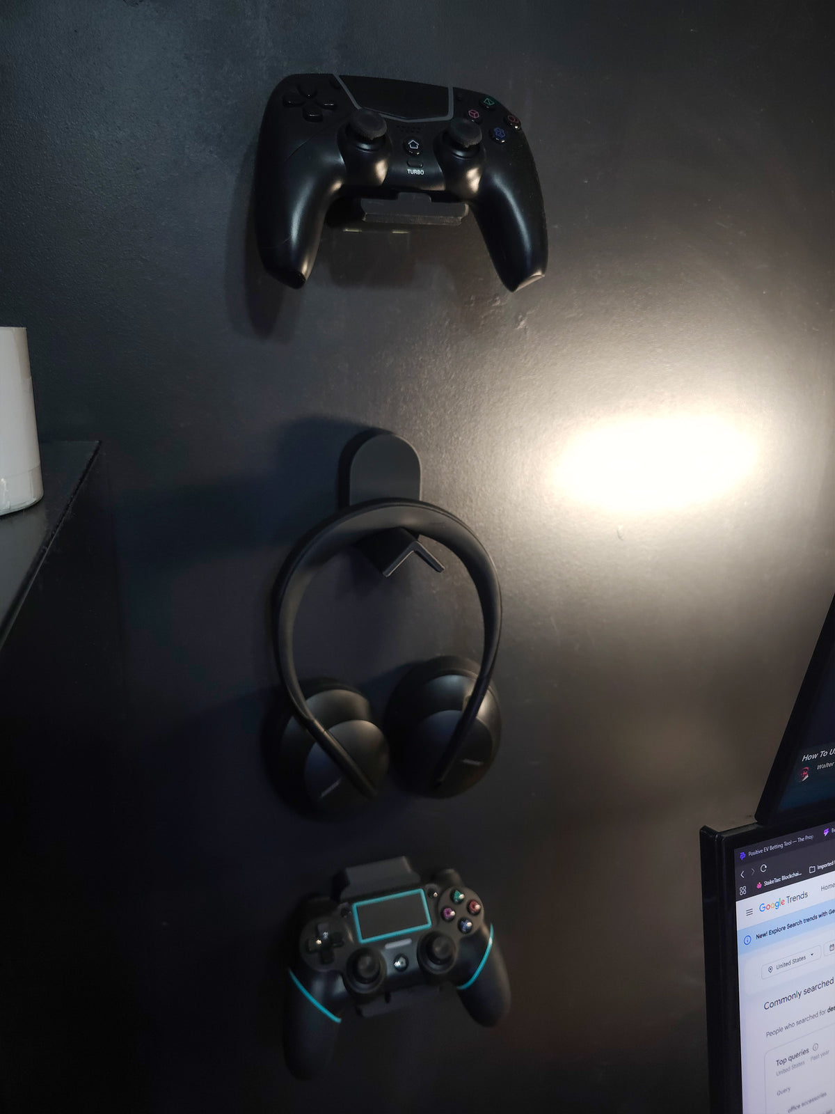 Minimalist Headphone Wall Mount & Holder — Clean-Face Modular Gaming Headset Hanger with 3M VHB Tape & Screws